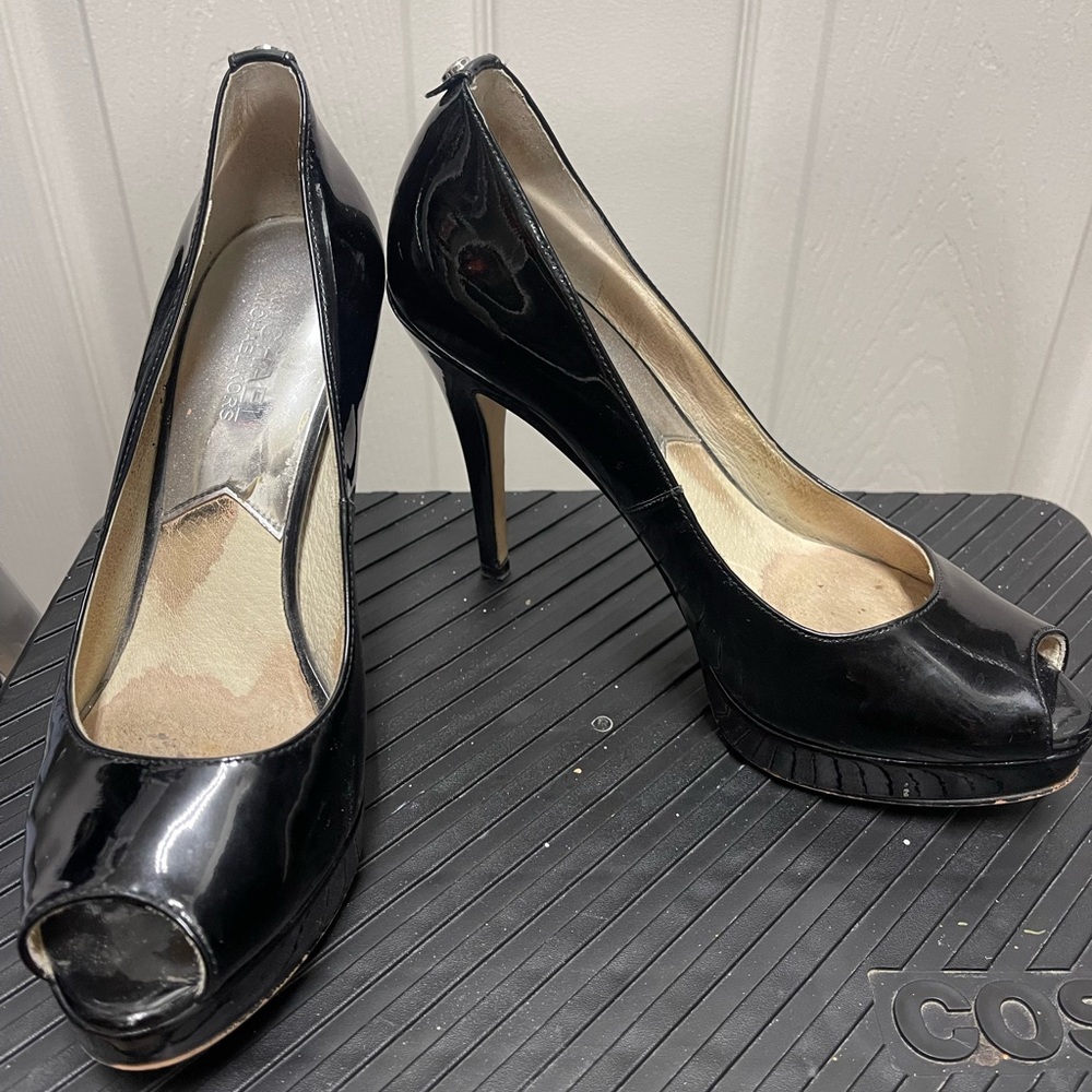 Elegant Black Michael Kors Peep-Toe Heels